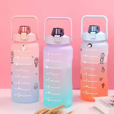 2L Fitness Bottiglia di plastica Portatile impermeabile Frosted Gradient Cappa di molla Capacità Linea Shaker Bottiglia colore personalizzato