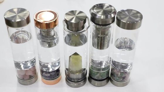 Bottiglia d'acqua di vetro con coperchio per l' energia di guarigione
