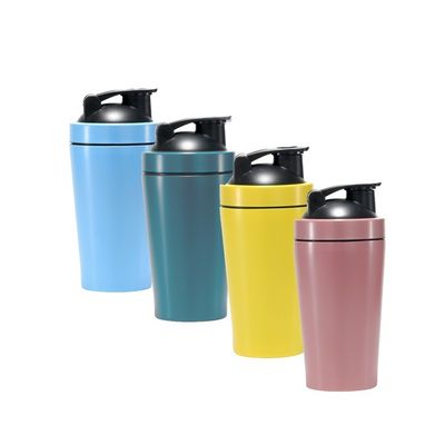 Modello personalizzato Bottiglia d'acqua in acciaio inossidabile da 500 ml a 750 ml per bevande diritte all' esterno