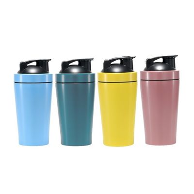 Modello personalizzato Bottiglia d'acqua in acciaio inossidabile da 500 ml a 750 ml per bevande diritte all' esterno