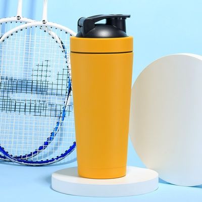 Modello personalizzato Bottiglia d'acqua in acciaio inossidabile da 500 ml a 750 ml per bevande diritte all' esterno