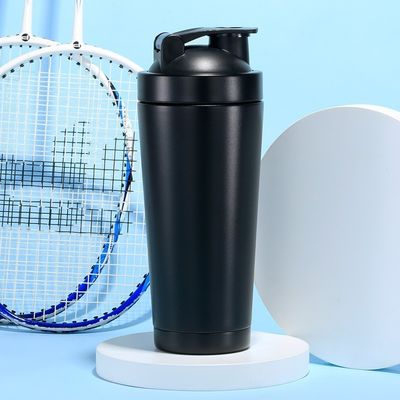 Modello personalizzato Bottiglia d'acqua in acciaio inossidabile da 500 ml a 750 ml per bevande diritte all' esterno