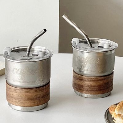 Tazza da caffè da campeggio in acciaio inossidabile con maniglia pieghevole e materiali sostenibili