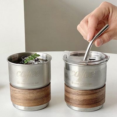 Tazza da caffè da campeggio in acciaio inossidabile con maniglia pieghevole e materiali sostenibili