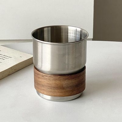 Tazza da caffè da campeggio in acciaio inossidabile con maniglia pieghevole e materiali sostenibili