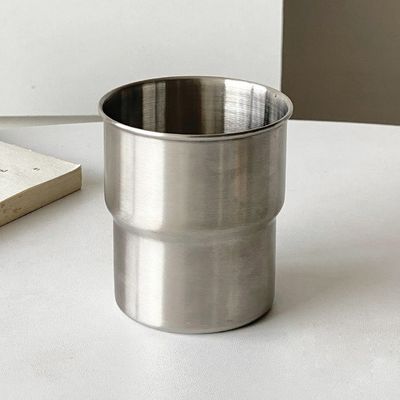 Tazza da caffè da campeggio in acciaio inossidabile con maniglia pieghevole e materiali sostenibili