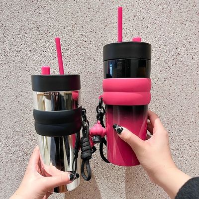 Tutte le persone interessate ameranno questo bicchiere termoso di grande capacità per le attività all'aria aperta