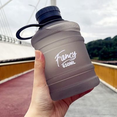 680ml Coppa di plastica portatile di grande capacità per sport per studenti all'aperto