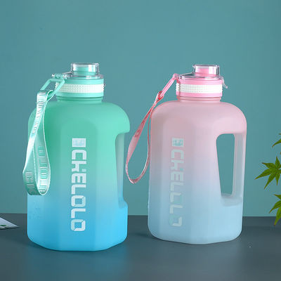 Bottiglia d'acqua per viaggi in plastica Rivestimento anticorrosione Non equipaggiato 1.6L 2.2L Caldaia per palestra