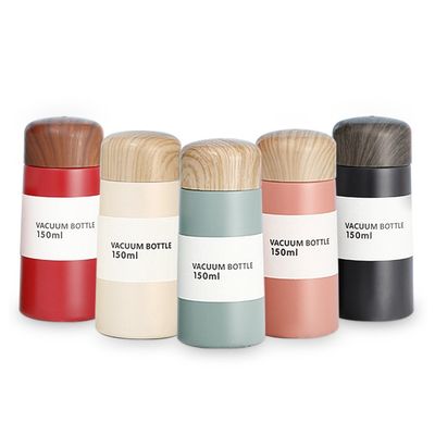 Prendi un sorso della nostra bottiglia portatile da 150 ml per la tua prossima avventura.