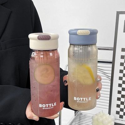 Moda estiva per studenti Bottiglia d'acqua di plastica da 650 ml con filtro e design portatile