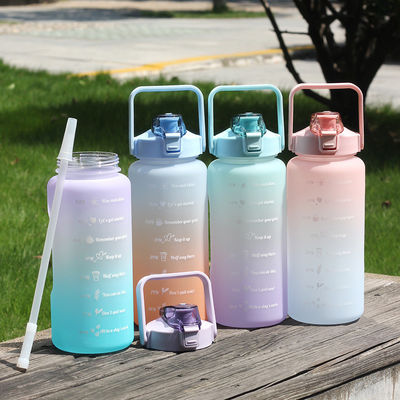 Bottiglia di acqua potabile PETG di grande capacità da 2000 ml con pacco e rivestimento anticorrosione