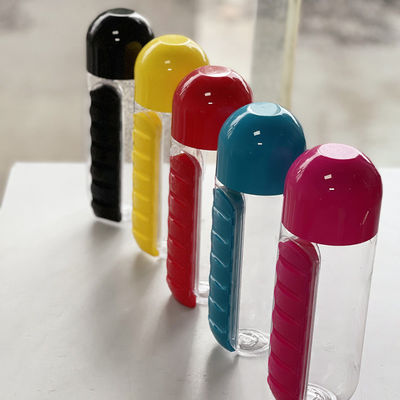 Acqua bollente multifunzionale 600ml 2 in 1 bottiglia di plastica per l' acqua con custodia per pillole per sette giorni