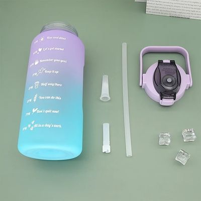 Bottiglia d'acqua sportiva di paglia di plastica di grande capacità Tazze da bere a colori gradienti per esterni