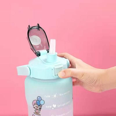 Bottiglia d'acqua sportiva di paglia di plastica di grande capacità Tazze da bere a colori gradienti per esterni