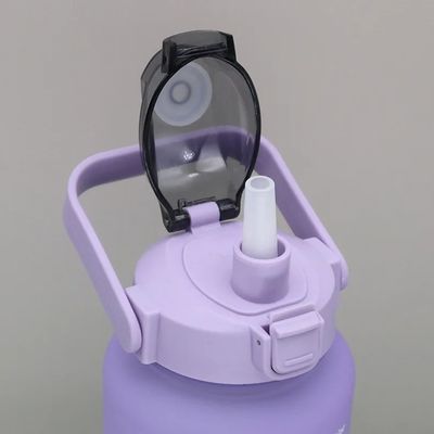 Bottiglia d'acqua sportiva di paglia di plastica di grande capacità Tazze da bere a colori gradienti per esterni