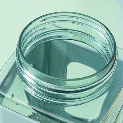Materiale 700ml Bottiglia di plastica portatile resistente alle alte temperature per campeggio