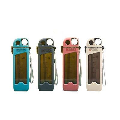 Campione Fornire una bottiglia portatile di acqua potabile in plastica da 350 ml con scala e paglia