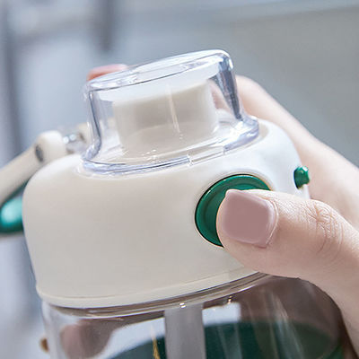 Tritano nero impermeabile BPA, vassoia sportiva gratuita con marcatore di tempo, bottiglia di plastica per l'acqua motivazionale da 680 ml.