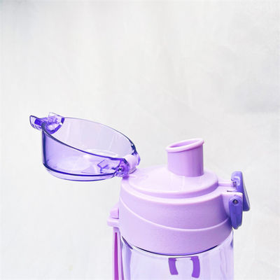 Tritan 600ml Bottiglia d'acqua viola Bottiglia di plastica per bevande sportive con maniglia per palestra