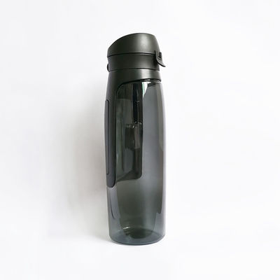 Stile di design minimalista 750 ml Bottiglia d'acqua sportiva di plastica per l'idratazione in movimento