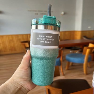 Colore personalizzato 20 oz / 30 oz Acciaio inossidabile Tazza d'acqua isolata con paglia per il fitness