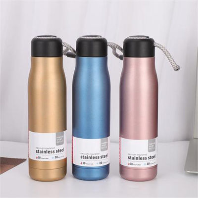 La bottiglia d'acqua sportiva da 16 oz con isolamento a doppia parete e design sostenibile