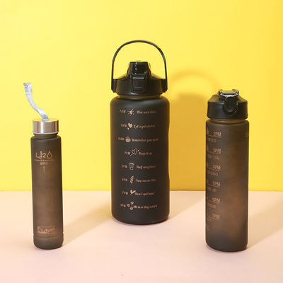 2000 ml 900 ml 300 ml 3 in 1 bottiglia di paglia di plastica personalizzata con marcatore dell' orario per palestra e sport
