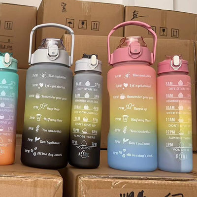 Rimanete motivati e idratati con queste bottiglie d'acqua di plastica motivazionali