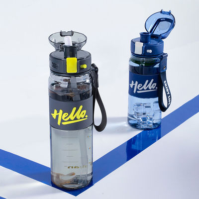 Bottiglie d'acqua per succhi di bevande personalizzate in plastica con accessori con paglia