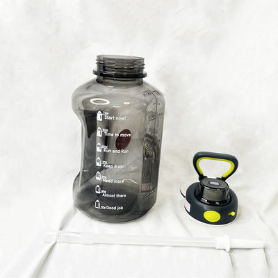1Bottiglia d'acqua di plastica personalizzata in stile americano da.5L per il riempimento di palestre e auto sportive