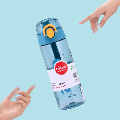 600 ml Tritano Bottiglia d'acqua trasparente Bottiglia di plastica per bevande sportive con maniglia