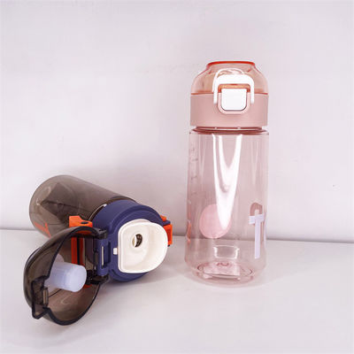 Bottiglie d'acqua in plastica Tritano stampate su misura multifunzionali per attività all'aperto in campo