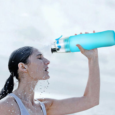 Tipo di pressione per logo personalizzato per esterni Bottiglia d'acqua sportiva in plastica con funzione di refrigerazione della nebbia