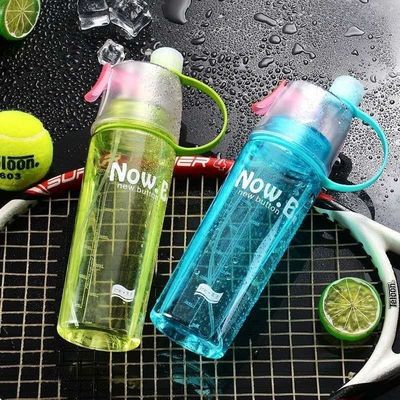 Tipo di pressione per logo personalizzato per esterni Bottiglia d'acqua sportiva in plastica con funzione di refrigerazione della nebbia