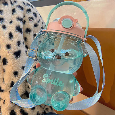 Bottiglia per bere per orsi trasparente a colori personalizzati Bottiglia per acqua di plastica da 1 litro con paglia