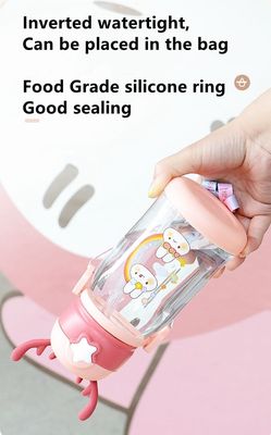 Cute Design 600ml Coppe per bambini di cartoni animati Bottiglia di acqua potabile di plastica con paglia