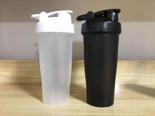 In magazzino 700ml Bevande nere Bottiglie di plastica Fitness Bpa gratuito personalizzato Slim Plain Gym Protein Shaker Bottiglia Gym Coppe Con Logo