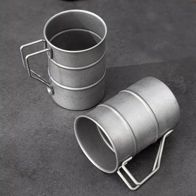Bottiglia d'acqua portatile da birra in acciaio inossidabile 304 con manico in stile minimalista
