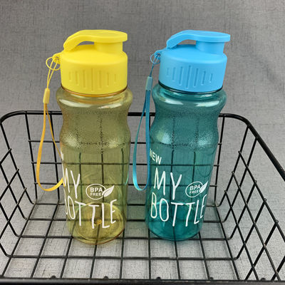 10 colori Unisex Scuola classica Bottiglie d'acqua di plastica trasparente per campeggio PC Gradient