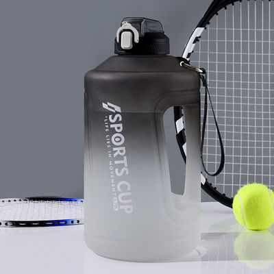 Manicotto di una grande brocca riutilizzabile Bottiglia d'acqua motivazionale con marcatore di tempo di paglia per allenamento all'aperto Fitness in palestra
