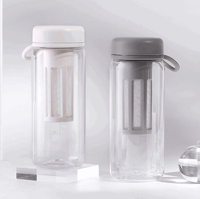 Gym per attività all'aperto Bottiglia d'acqua di plastica portatile con infusore di tè e linea di capacità