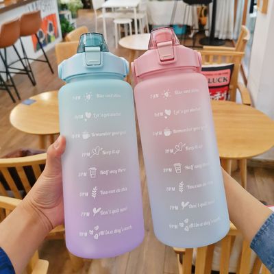 Coppa spaziale a colori gradienti da 2000 ml con scala temporale con accompagnamento di bottiglia d'acqua per adulti