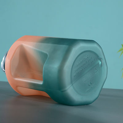 Acquirente commerciale Logo personalizzato 1.6L 2.2L Bottiglia d'acqua per palestra Tazza sportiva Viaggi di plastica