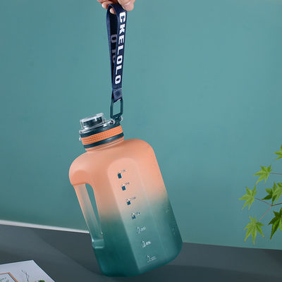 Acquirente commerciale Logo personalizzato 1.6L 2.2L Bottiglia d'acqua per palestra Tazza sportiva Viaggi di plastica