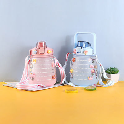 Servizio orientato al cliente Bottiglia d'acqua per bambini da 45 oz con adesivo e grande capacità