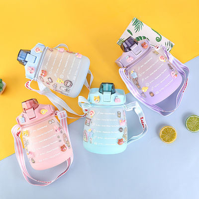Servizio orientato al cliente Bottiglia d'acqua per bambini da 45 oz con adesivo e grande capacità