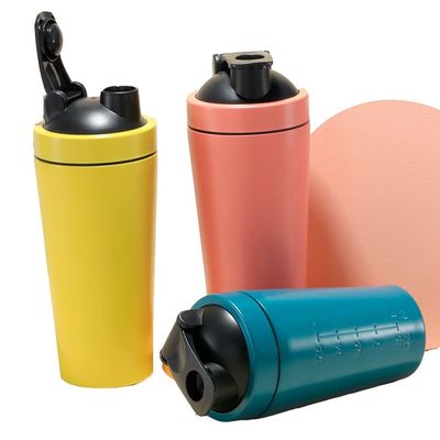 500ml e 750ml Gym Metal Stainless Steel Shaker Bottle con palla di miscelazione OEM accettato