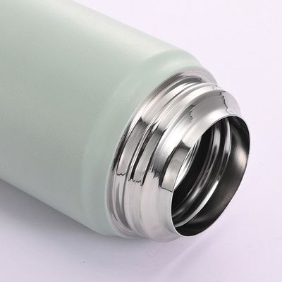Stile di design contemporaneo 500ml/600ml Bottiglia d'acqua in acciaio inossidabile con maniglia di corda