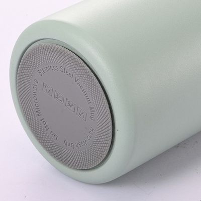 Stile di design contemporaneo 500ml/600ml Bottiglia d'acqua in acciaio inossidabile con maniglia di corda